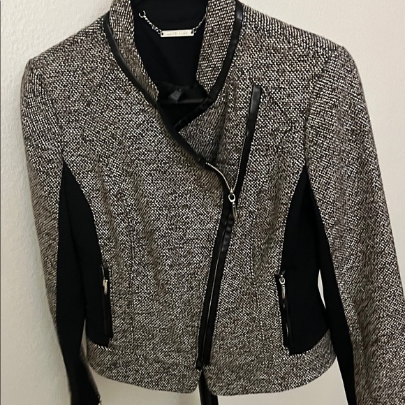 Chic Women's Black and Gray Blazer - Picture 3 of 5